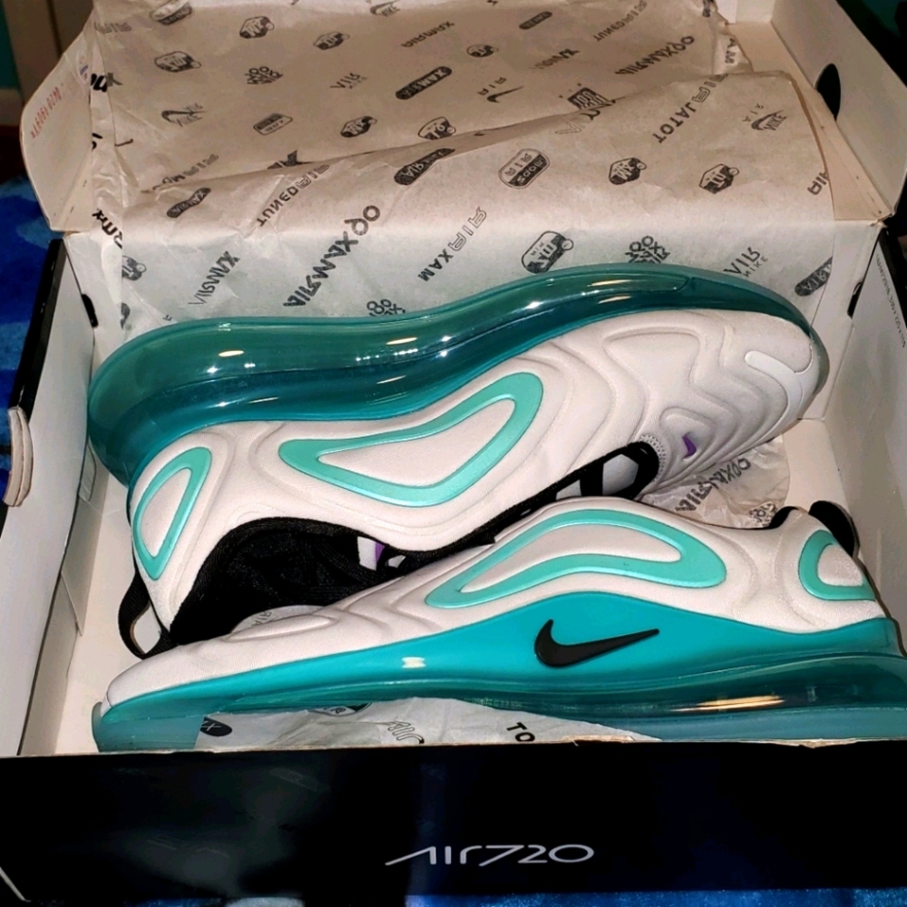 (Sold)Nike air max 720